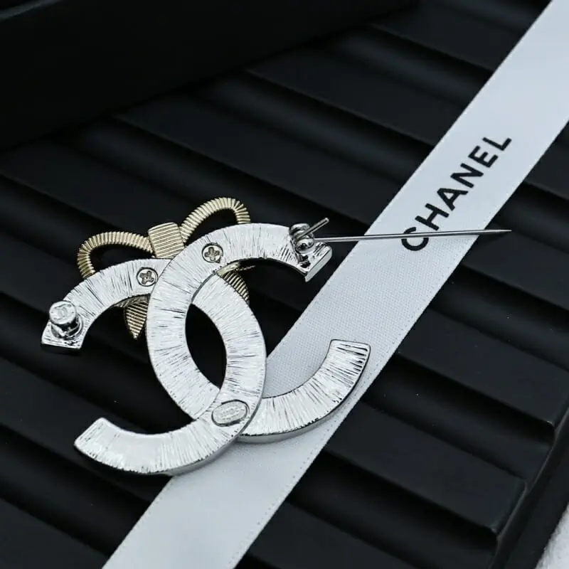 chanel brooches pour femme s_126312b1